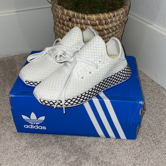 adidas Other - Adidas deerupt runner white & black